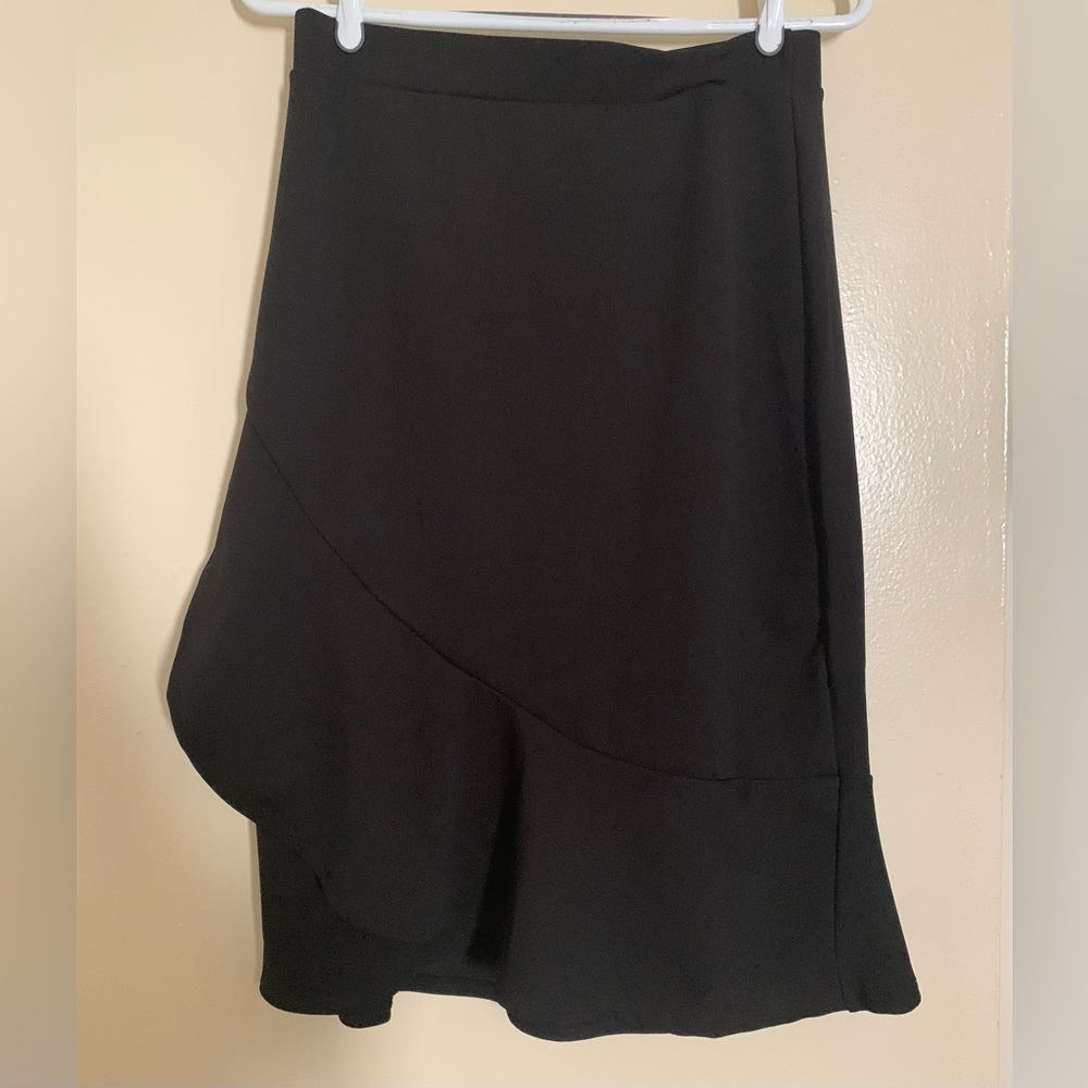 Stretchy waist black skirt, size M.